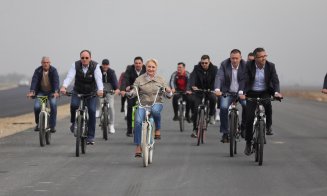 Dăncilă, pe centură cu bicicleta! Rareş Bogdan: "Trăzniţi în NATO, clarrrrr.....!"