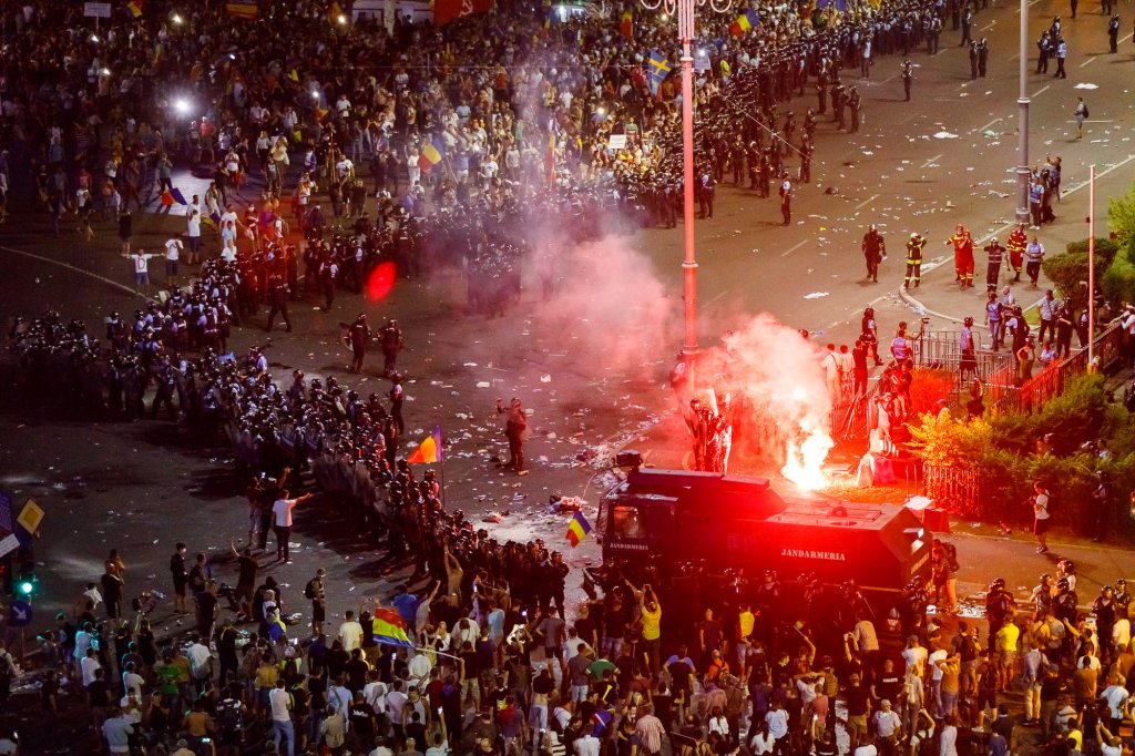 Încă un tupeu marca PSD! 10 august, ziua în care românii au fost gazați de jandarmi, sărbătoare națională