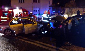 Accident cu cinci răniți pe Calea Turzii, printre care și copii. Trei persoane au rămas încarecerate