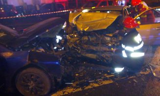 Accident cu cinci răniți pe Calea Turzii, printre care și copii. Trei persoane au rămas încarecerate