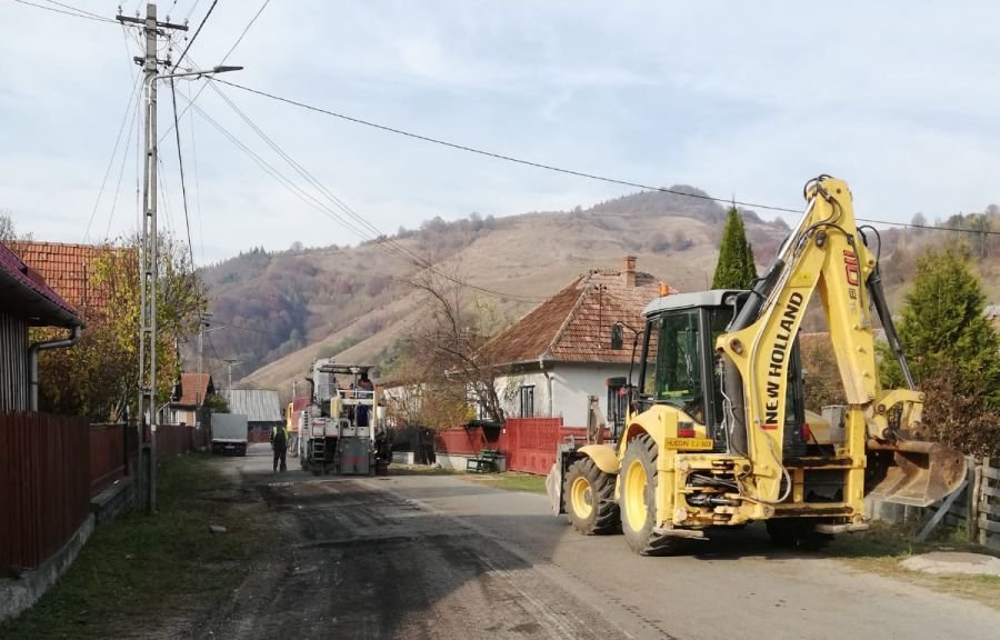 Șoseaua care duce spre zona turistică Răchiţele –Ic Ponor, în reparații