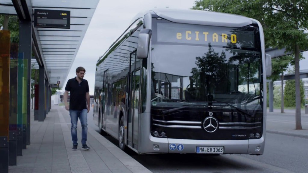 Primul autobuz 100% electric Mercedes, prezentat la Cluj
