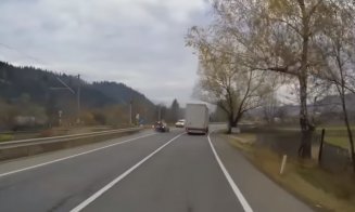 Șofer filmat când depășește peste linia continuă. Dialog halucinant cu şoferul care a filmat