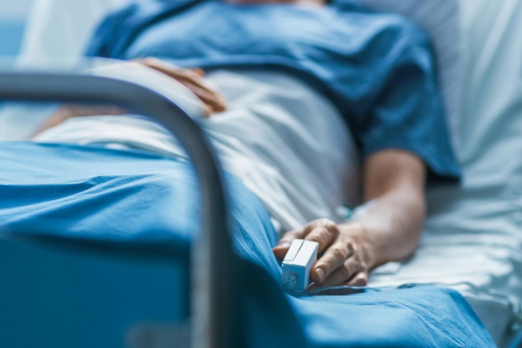 Care este starea judecătoarei găsite cu gâtul tăiat. Anchetatorii nu exclud ca femeia să fi fost victima unui atac