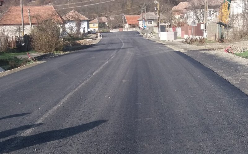 A început asfaltarea lotului 2 al Drumului Bistriței