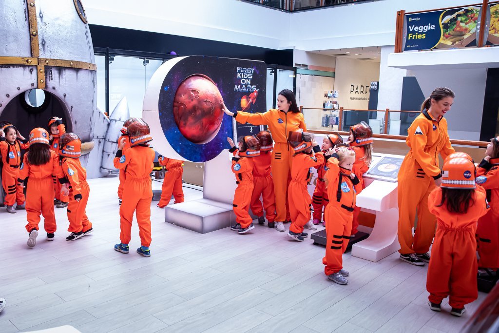 Copiii au șansa să exploreze spațiul cosmic, la Iulius Mall Cluj