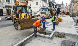 Lucrări în grafic pe Ferdinand. S-au plantat copaci și se montează dale de granit