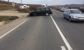 Accident pe centura Apahida: Două persoane la spital, o mașină zob, una-n șanț