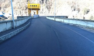 Asfalt pe un drum de munte din Cluj, unde a fost reziliat contractul cu Kiat