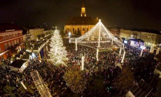 S-a deschis Târgul de Crăciun din Piața Unirii. Emil Boc a aprins luminile cu telefonul