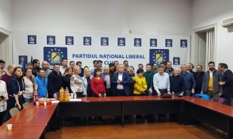 Sărbătoare la sediul PNL Cluj după rezultatele exit poll. Buda: "Este un vot care ne obligă foarte mult"