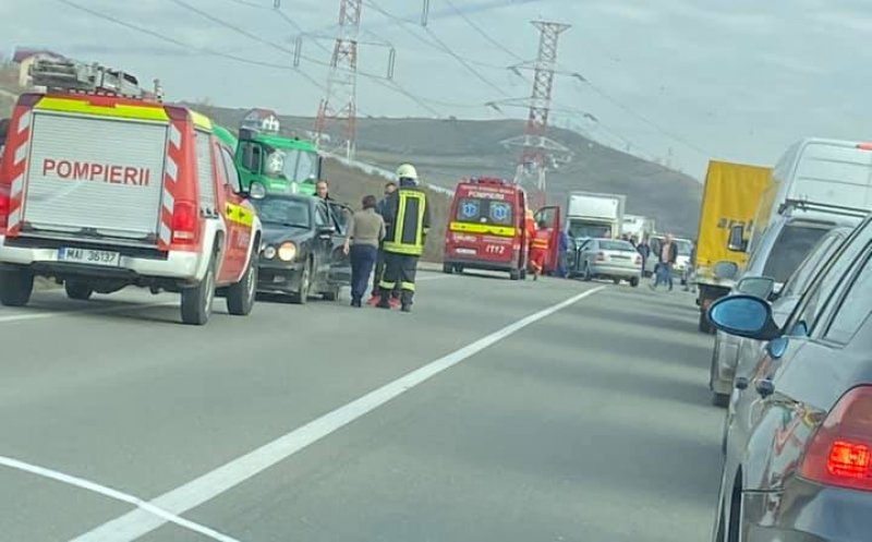 Accident cu 4 mașini pe Muncii. Trafic blocat / 8 răniți, dintre care 2 copii