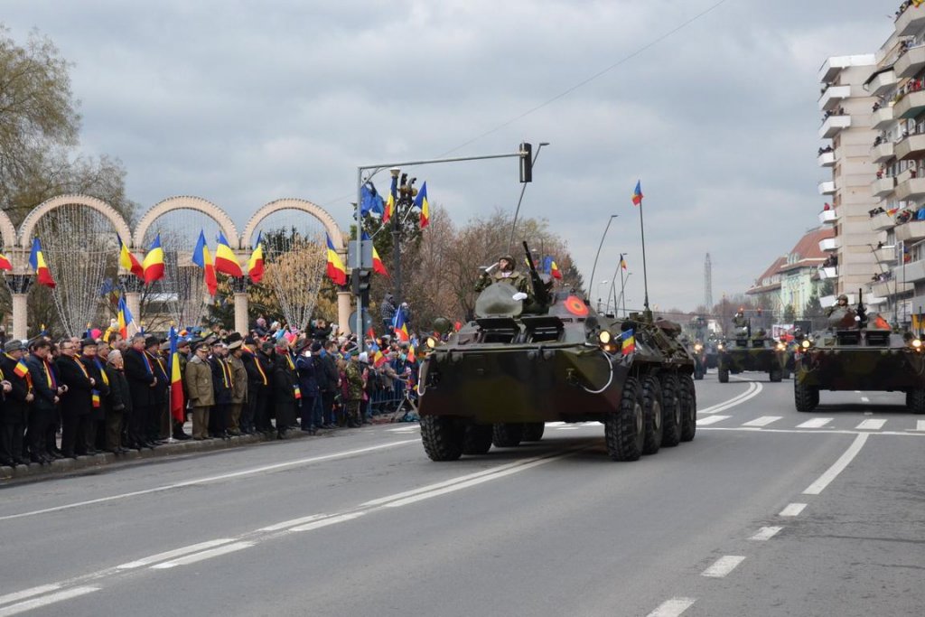 Ziua Naţională în capitala Unirii: Holograf și Viața de Vie, artificii și 10.000 de porții de fasole cu cârnați + Ce să vizitaţi în Alba Iulia