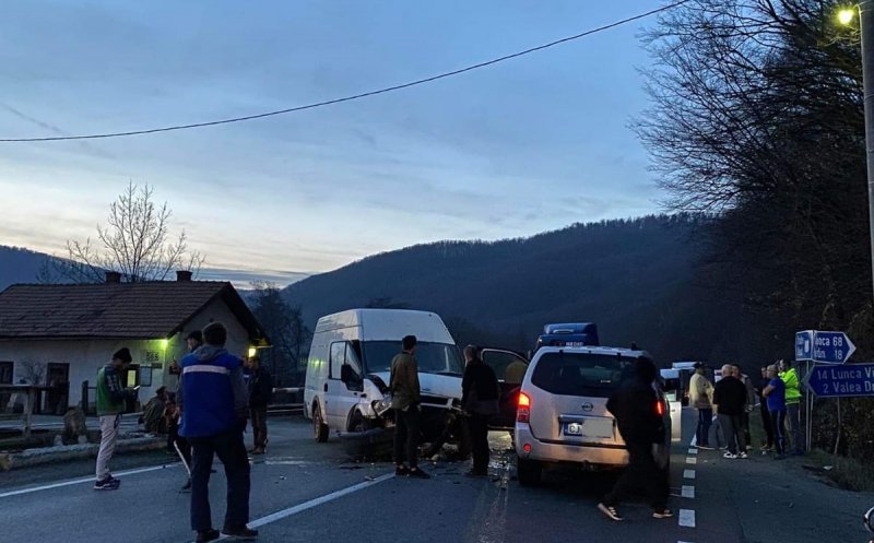 Accident cu trei mașini pe Cluj-Oradea. Patru răniți, printre care și un copil de 3 ani