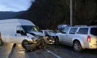 Accident cu trei mașini pe Cluj-Oradea. Patru răniți, printre care și un copil de 3 ani