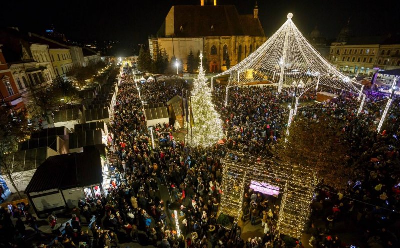 Foc impresionant de artificii, la finalul Zilei Naționale. Iluminatul festiv a fost aprins "smart" la Cluj