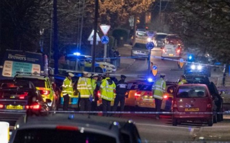 Nou incident în Marea Britanie. Un individ a intrat cu maşina într-un grup de pietoni