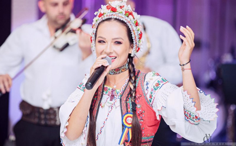Fanii Vlăduţei Lupău îşi pun întrebări. E gravidă îndrăgita artistă?