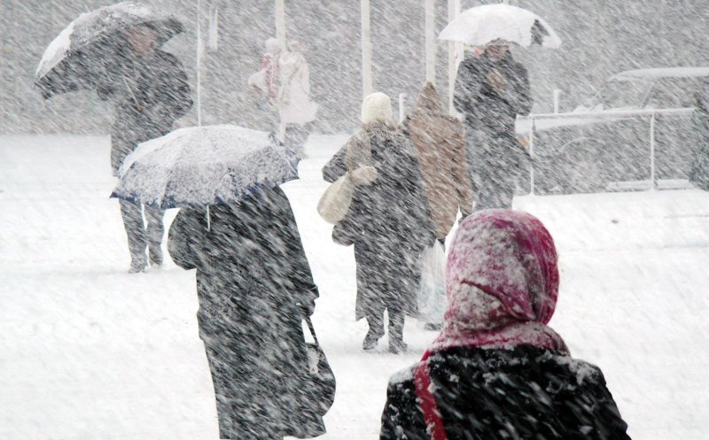 Decembrie vine cu ninsoare, viscol şi ceaţă densă. Temperatura aerului scade cu 4 - 6 grade Celsius faţă de noiembrie