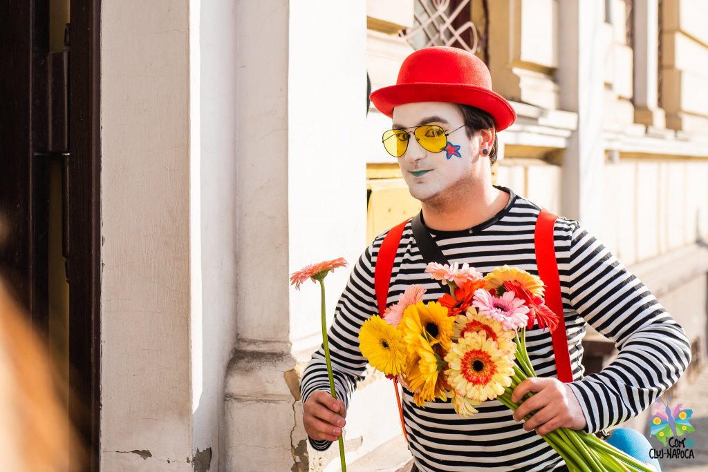 Actori cu flori la Poștă, pictură murală la „Ghibu" și WhatsApp pentru pensionari, în cadrul Com’ON Cluj 2019
