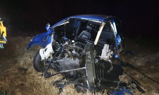 Accident Cluj: Două mașini făcute praf și un rănit grav pe drumul din Făget