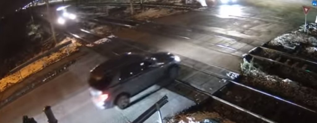 Cum a ajuns un clujean la un milimetru de moarte, cât pe ce să fie spulberat de tren