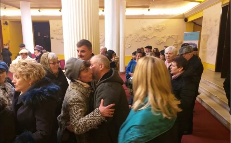 Sute de persoane, alături de familia Luizei Melencu, la Cluj-Napoca