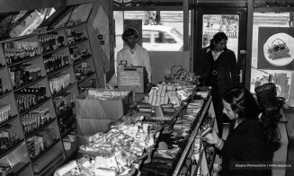 Săpun Vis, parfum Faun. Parfumerie cu autoservire în centrul Clujului, la finele anilor '70