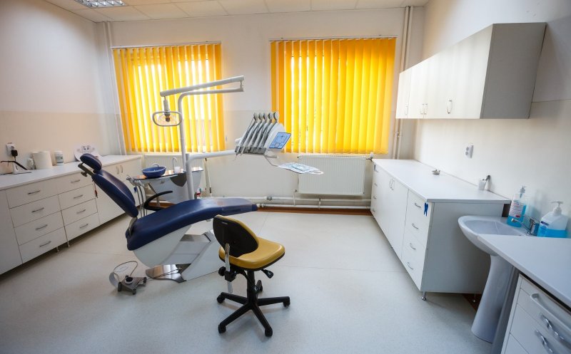 Bani în plus pentru tratamentele stomatologice gratuite ale clujenilor. Cine poate beneficia de aceste servicii
