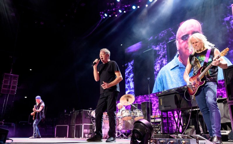 Ian Gillan, Moș Crăciun la Cluj. Cadouri rock de la Deep Purple