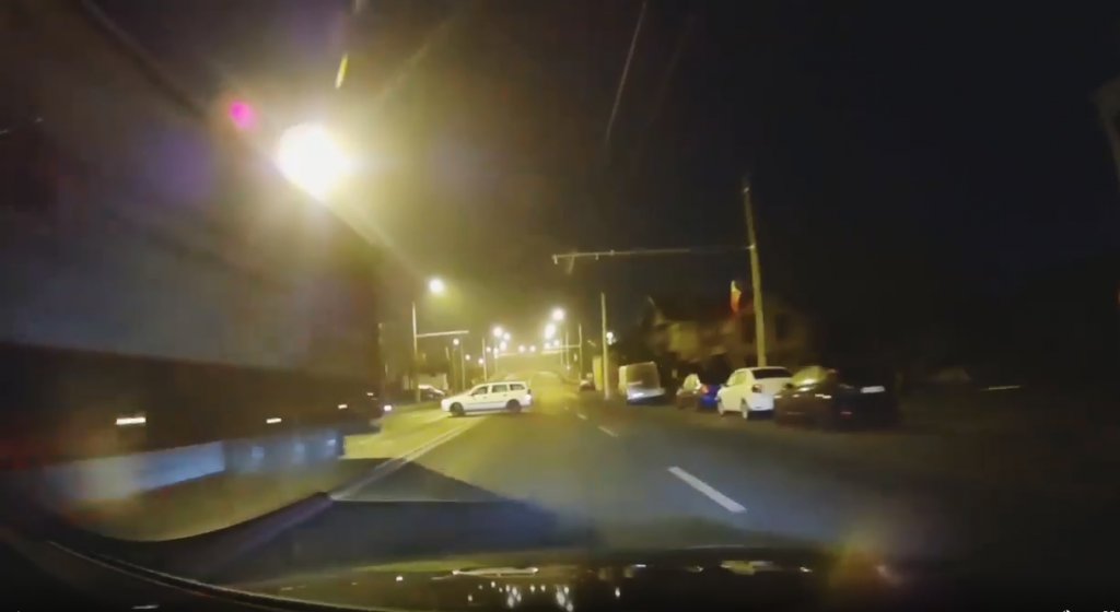 La un pas de tragedie. Drifturi periculoase pe o stradă din Cluj