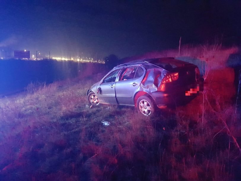 O tânără de 19 ani s-a dat peste cap cu mașina de mai multe ori la Cluj