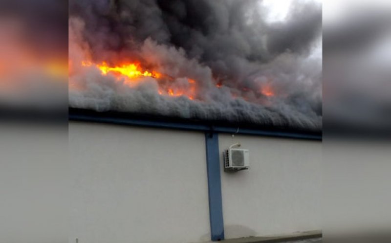 Incendiu puternic la Gherla. A ars sala de evenimente a unei celebre cântărețe din Cluj