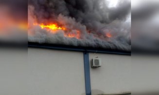 Incendiu puternic la Gherla. A ars sala de evenimente a unei celebre cântărețe din Cluj