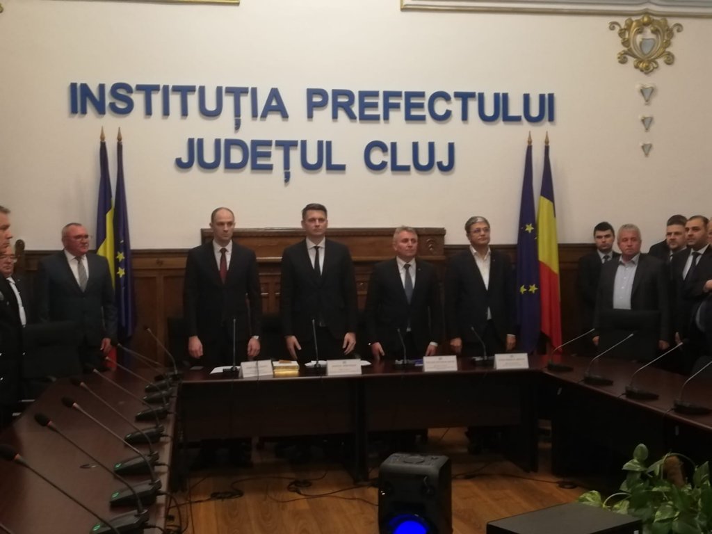 Noul prefect de Cluj a fost instalat în funcție. Ministrul Transporturilor, la ceremonie: "Mi-aş dori ca acolo unde salariile s-au triplat, să se tripleze şi calitatea serviciilor"