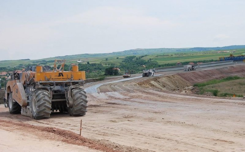 Autostrada A10 Sebeș-Turda. Şantierul lotului 2, văzut din dronă: "subfinanțare cronică, progres ..."