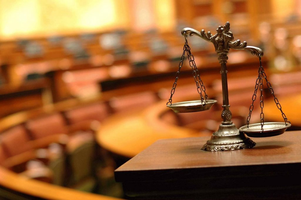 Justiția, blocată de grefieri. Angajații ies în stradă pentru pensiile speciale