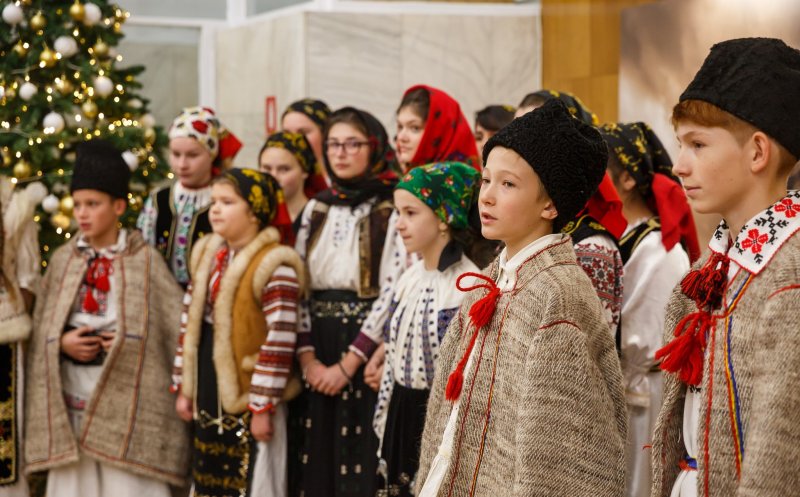 Zeci de grupuri de colindători, la Primăria Cluj