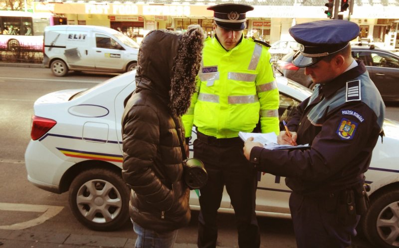 Hoți deghizați în colindători. Poliţia: Mare atenție cui deschideți ușa!