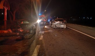 Impact violent la Cluj: Două femei, la spital și două mașini, făcute zob