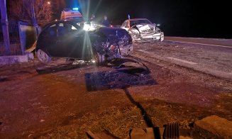 Impact violent la Cluj: Două femei, la spital și două mașini, făcute zob