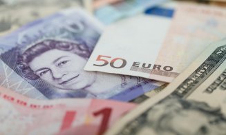 Euro scade. Dolarul american, cea mai mică valoare din ultimele 2 luni