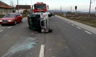 ACCIDENT / O mașină s-a răsturnat la ieșire din Dej
