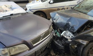 Accident cu 5 mașini pe Fabricii. Șoferului i s-a făcut rău la volan