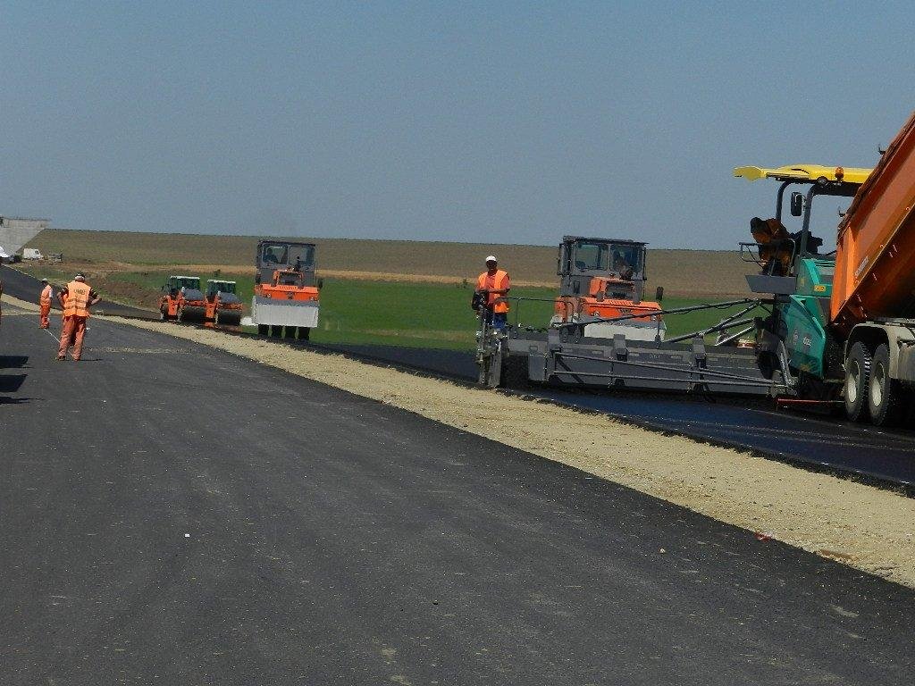 Ministrul Transporturilor: Avem bani să finalizăm cei 134 de kilometri de autostrăzi care sunt în lucru