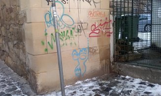 Gata cu graffiti-urile pe clădirile din centru. O bucată din zidul vechii cetăți, curățată cu un aparat de 50.000 de euro