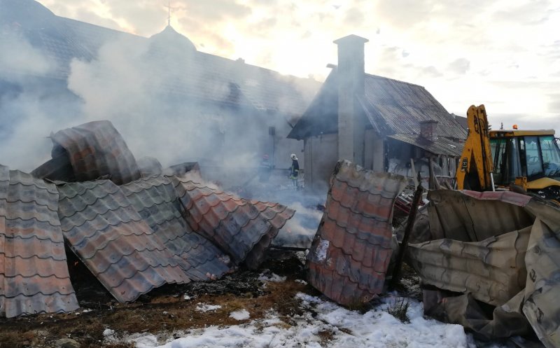 Incendiu la mănăstirea din Mărișel. De unde a pornit focul
