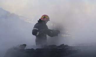 Filmul intervenției la incendiul din Florești. Un echipaj SMURD, la fața locului, înainte de a fi alertat