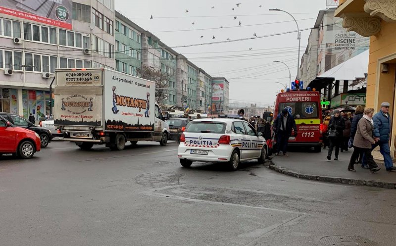 Pieton lovit în Mihai Viteazul. Trecea pe roșu