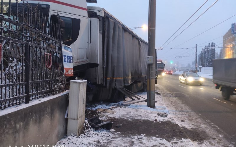 Ziua De Cluj Un Tir A Intrat In Gardul Universității Tehnice